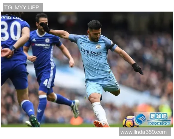 足球巨星的雄狮纹身象征力量与勇气，彰显不屈精神与独特个性