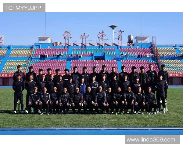 足球球星耐克奋战绿茵场谱写荣耀与梦想的新篇章